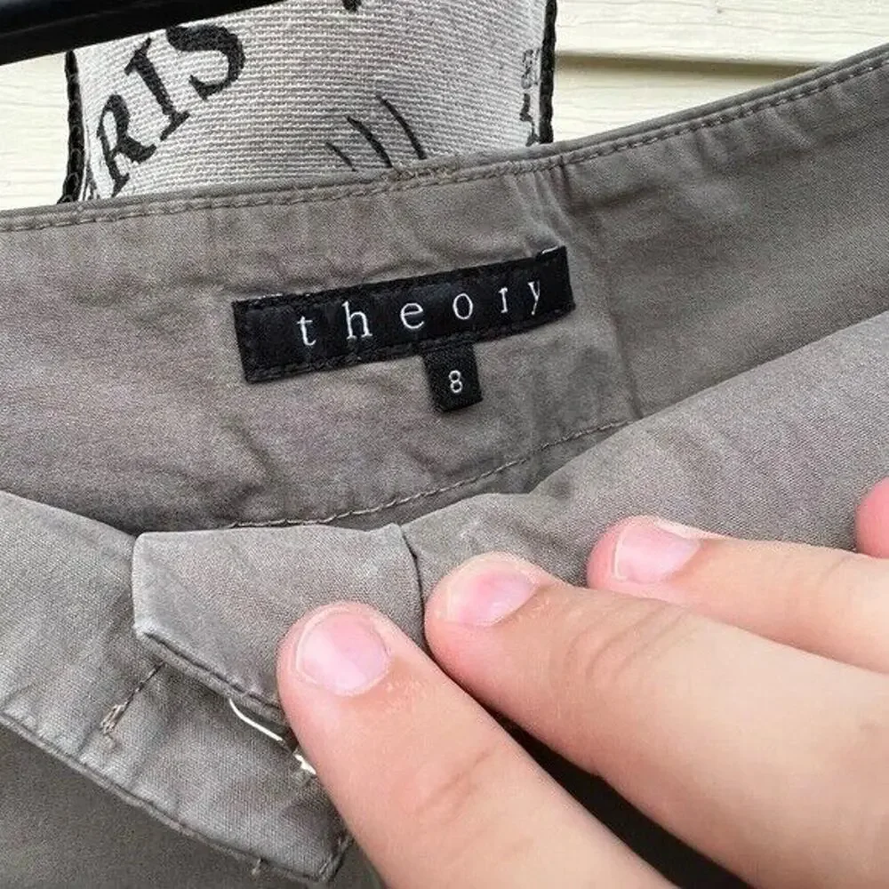 Theory green mid rise Bermuda cuffed shorts with pockets